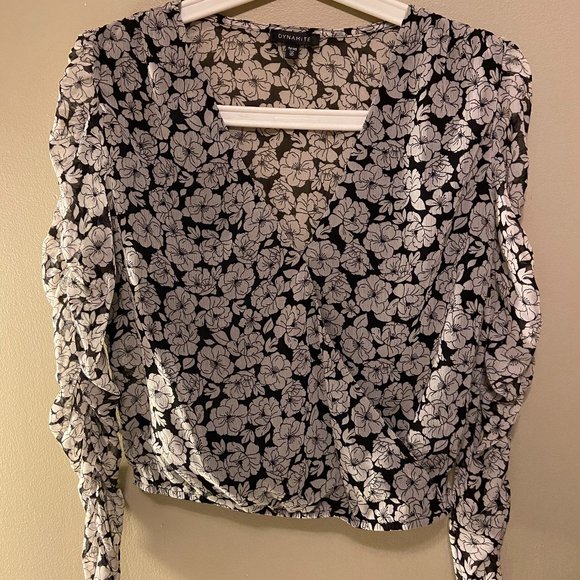 Flowered wrap blouse - Picture 2 of 5